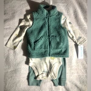 NWT. 3 piece set for baby boy. Brand:Carters / Size:6months
